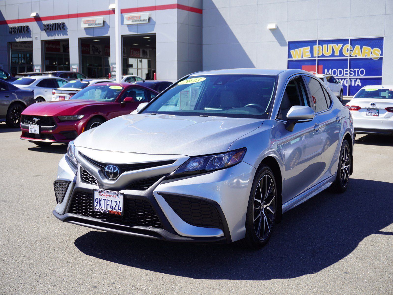 Used 2023 Toyota Camry SE FWD image 7