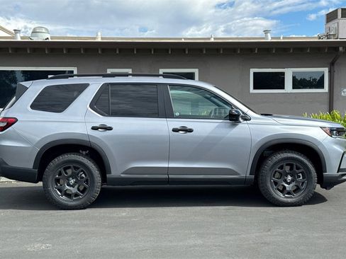 New 2025 Honda Pilot TrailSport image 3