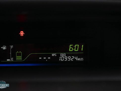 Used 2012 Toyota Prius V Two image 28