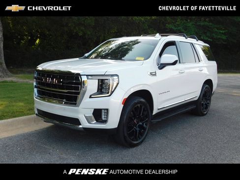 Used 2023 GMC Yukon SLT AWD/4WD image 1