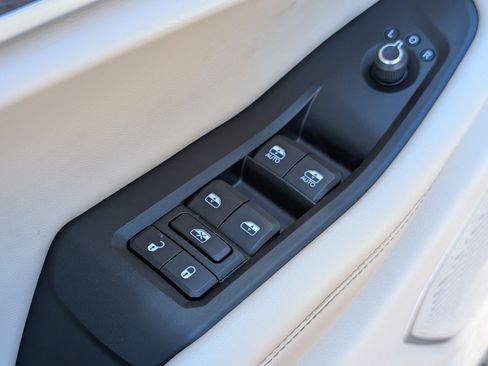 Used 2021 Jeep Grand Cherokee L Limited RWD image 12