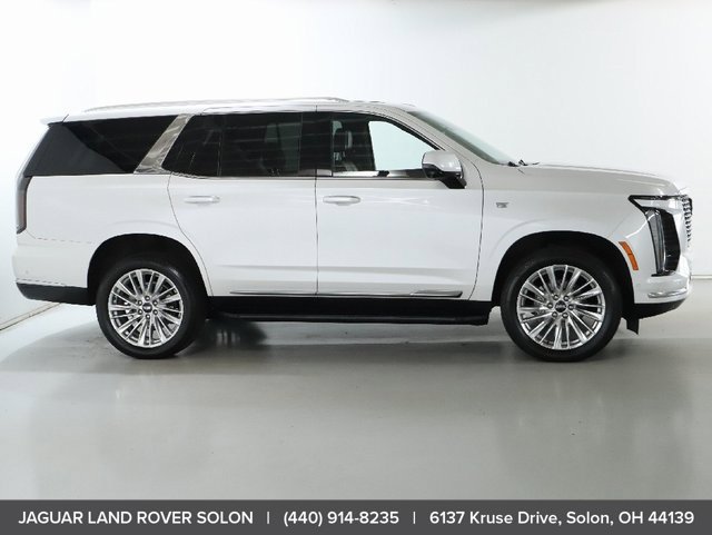 Used 2025 Cadillac Escalade Premium Luxury AWD/4WD image 10