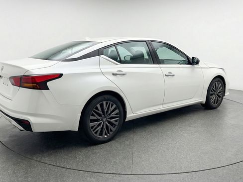 Used 2025 Nissan Altima 2.5 SV image 9