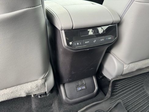 Certified 2022 Toyota Highlander XLE image 10