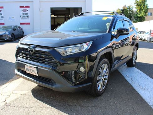 Used 2019 Toyota RAV4 XLE Premium w/ Cold Weather Package AWD/4WD image 3