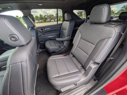 Used 2025 Chevrolet Traverse LT w/ Sun and Wheel Package FWD image 14