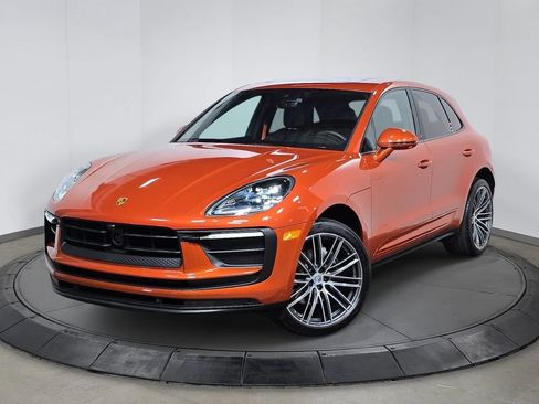 Certified 2025 Porsche Macan AWD/4WD image 1