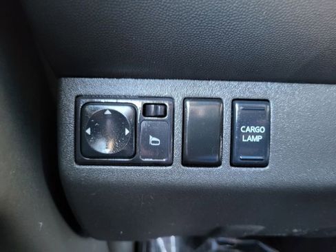 Used 2008 Nissan Frontier SE w/ SE Value Truck Pkg image 28