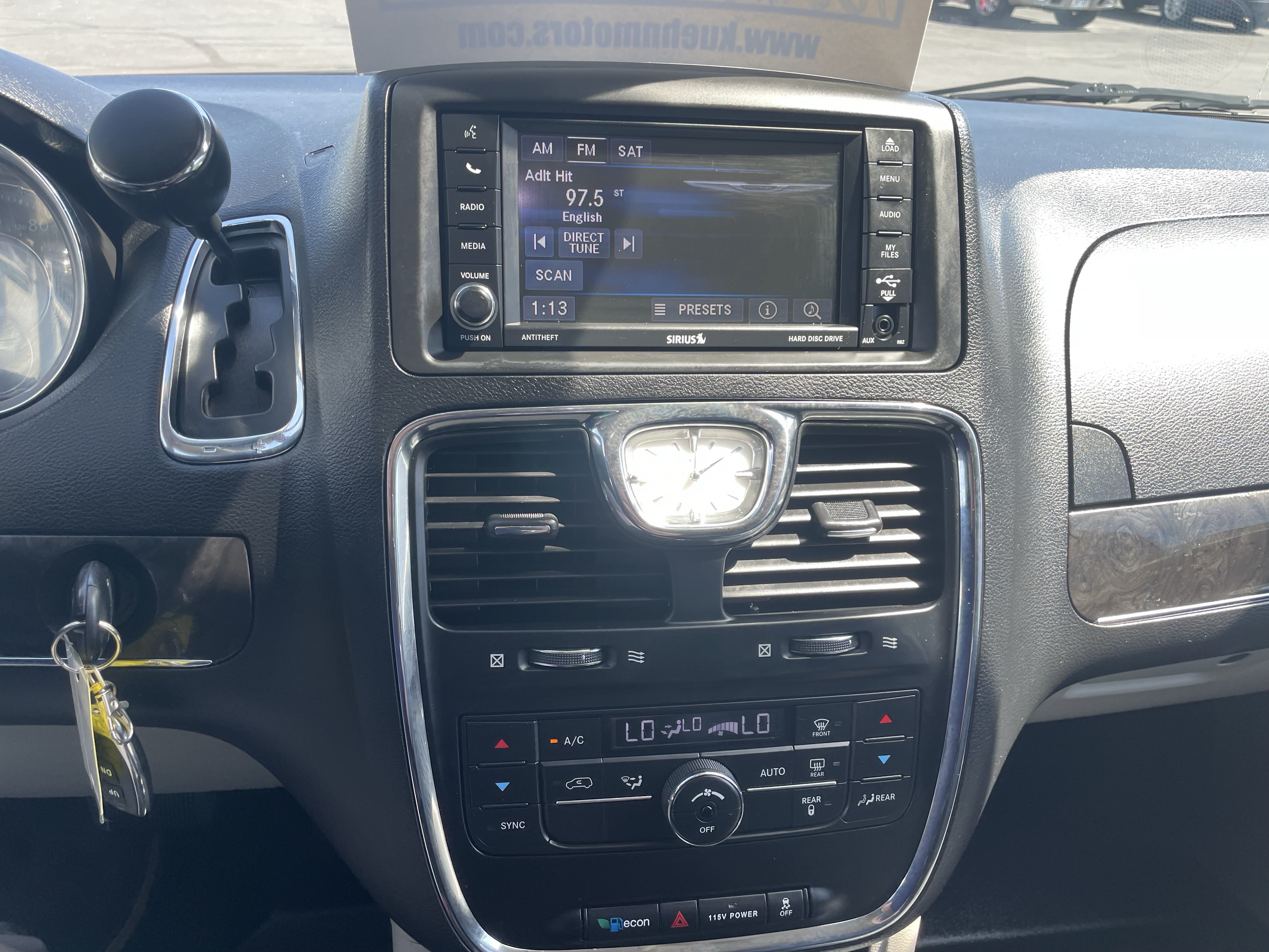 Used 2016 Chrysler Town & Country Touring FWD image 19