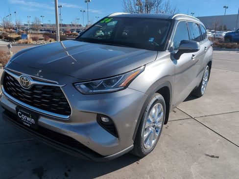 Used 2026 Toyota Highlander Limited AWD/4WD image 3