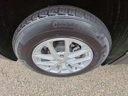 Used 2023 Chevrolet Equinox LS FWD image 31