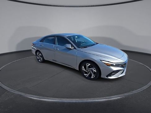New 2026 Hyundai Elantra Limited FWD image 2