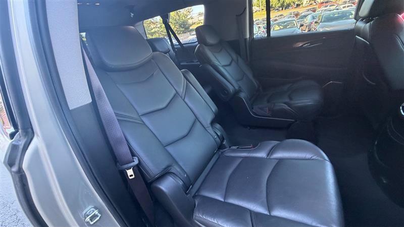 Used 2017 Cadillac Escalade ESV Luxury AWD/4WD image 9