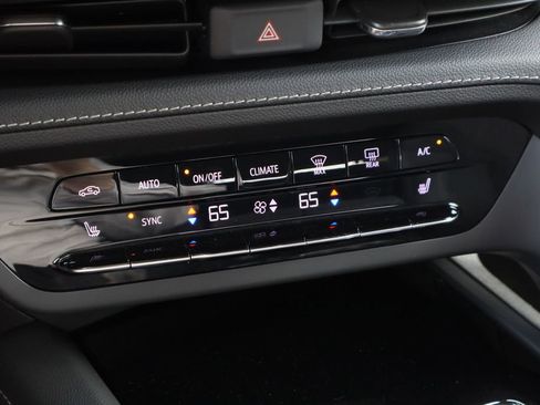 Certified 2023 Buick Envision Preferred w/ Sport Touring Package AWD/4WD image 17