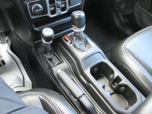 Used 2023 Jeep Wrangler Unlimited Sahara w/ Cold Weather Group image 13