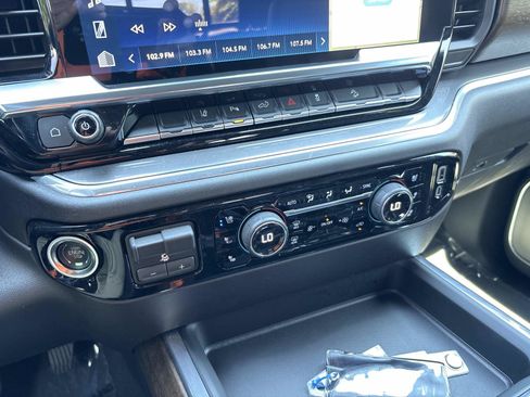 Used 2025 Chevrolet Silverado 2500 High Country w/ Midnight Edition AWD/4WD image 26