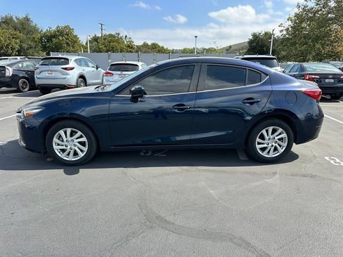 Used 2018 MAZDA MAZDA3 Touring FWD image 2