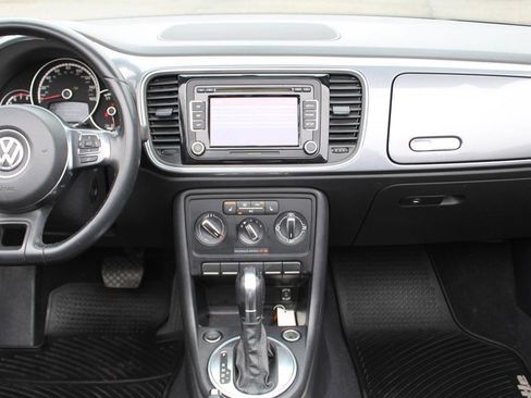 Used 2014 Volkswagen Beetle 1.8T image 16