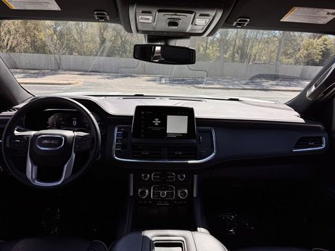 Used 2024 GMC Yukon XL SLT image 25