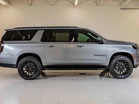 Used 2026 Chevrolet Suburban RST w/ RST Capability Package AWD/4WD image 11