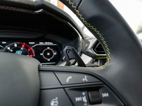 Used 2025 Lamborghini Urus SE AWD/4WD image 13