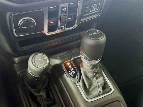 New 2025 Jeep Gladiator Sport image 12