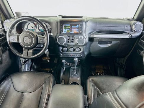 Used 2015 Jeep Wrangler Unlimited Sahara w/ Connectivity Group image 15