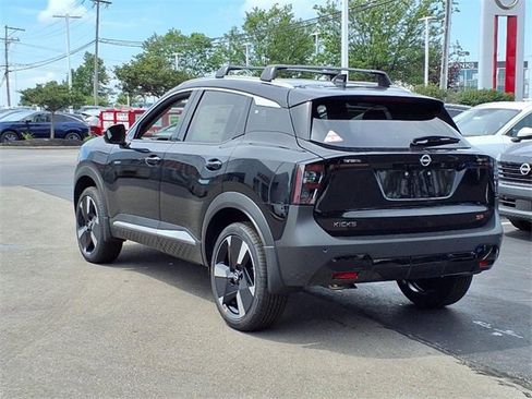 New 2025 Nissan Kicks SR image 3