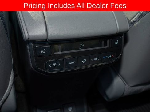 Used 2024 Toyota Highlander Platinum FWD image 8