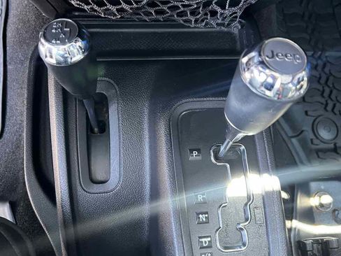 Used 2015 Jeep Wrangler Unlimited Sahara w/ Connectivity Group AWD/4WD image 12