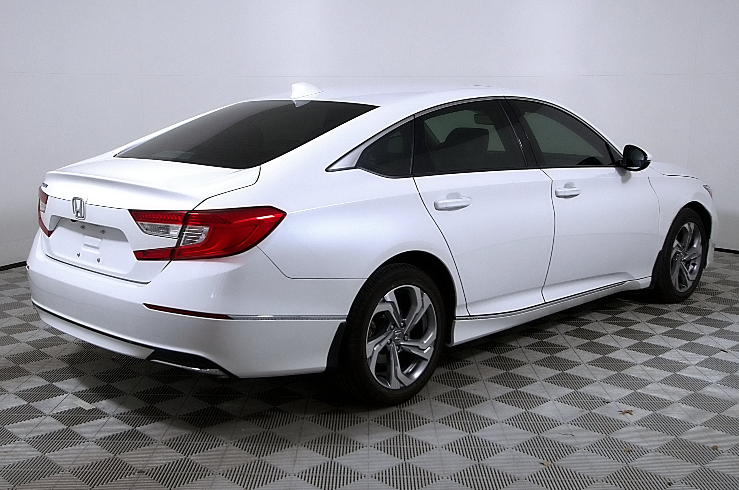Used 2018 Honda Accord EX-L image 7