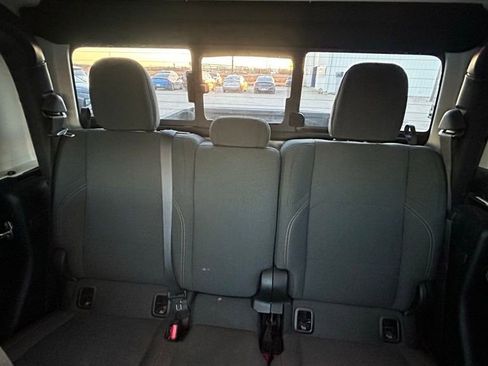 Used 2024 Jeep Gladiator Willys image 18
