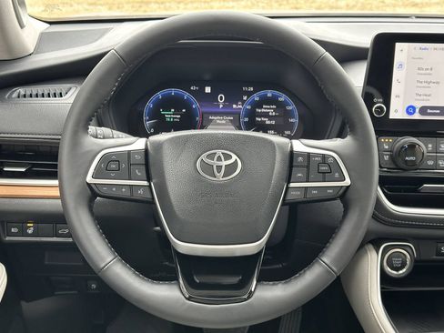 Used 2025 Toyota Grand Highlander AWD image 45