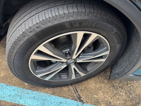 Used 2019 Nissan Rogue SV w/ Premium Package image 25