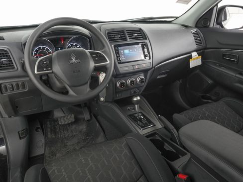 Used 2025 Mitsubishi Outlander Sport ES image 12