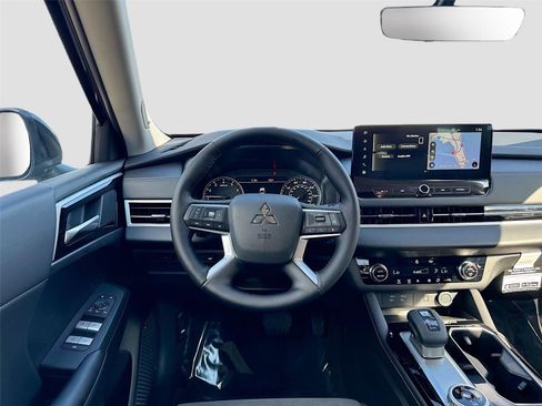 New 2026 Mitsubishi Outlander SE image 20