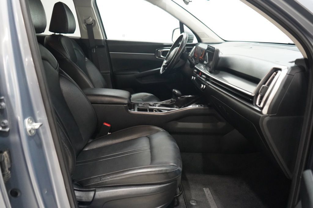 Used 2024 Kia Sorento S AWD/4WD image 15