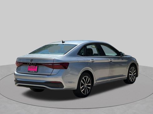 Used 2025 Volkswagen Jetta SE FWD image 5
