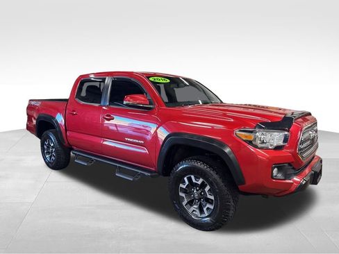 Used 2016 Toyota Tacoma TRD Off-Road image 7