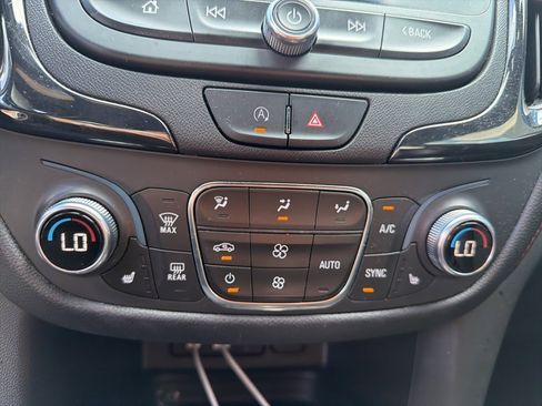 Used 2022 Chevrolet Equinox RS w/ RS Leather Package image 22