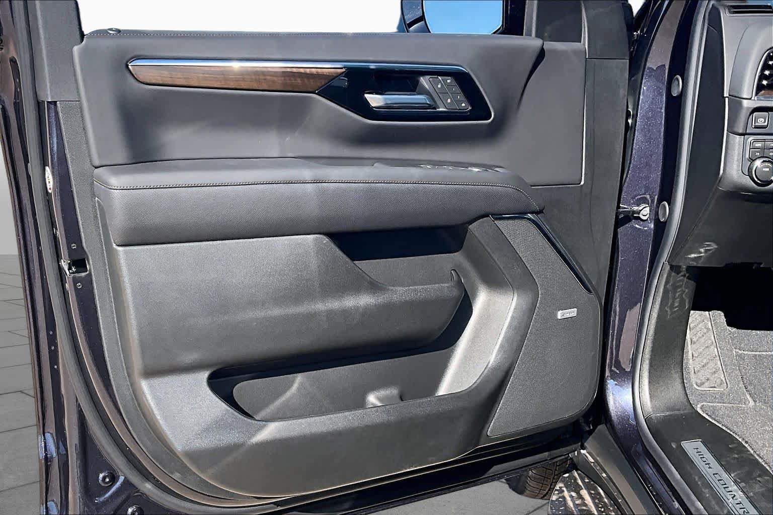 New 2026 Chevrolet Tahoe High Country w/ Sun And Tow Package AWD/4WD image 12