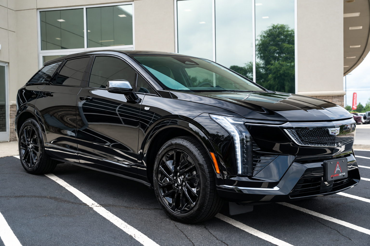 Used 2025 Cadillac Optiq Sport 1 w/ LPO, ONYX Package AWD/4WD image 4