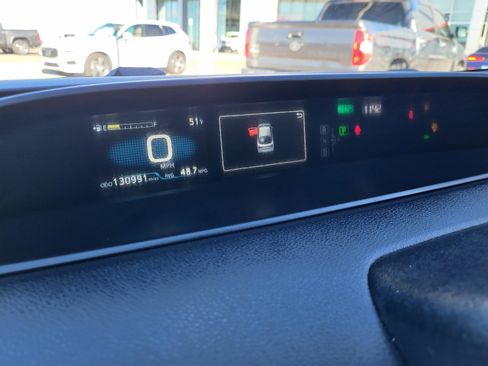 Used 2021 Toyota Prius L Eco image 10