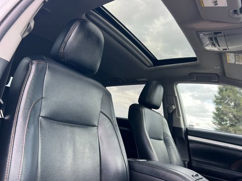 Used 2019 Toyota Highlander XLE image 18