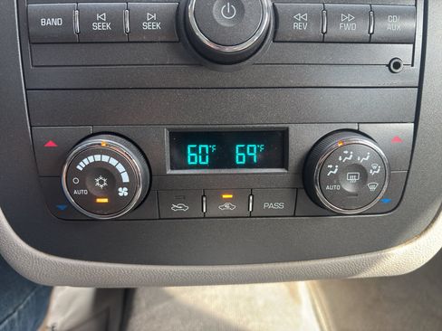 Used 2009 Buick Lucerne CXL FWD image 20