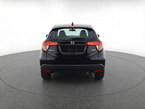 Used 2025 Nissan Kicks SV image 7