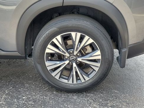 Used 2023 Nissan Rogue SV FWD image 7