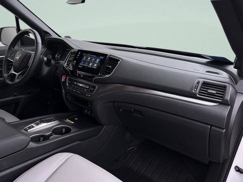 Certified 2025 Honda Passport EX-L image 42