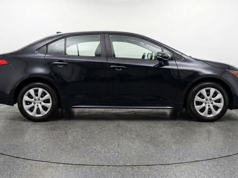 Used 2025 Toyota Corolla LE FWD image 9
