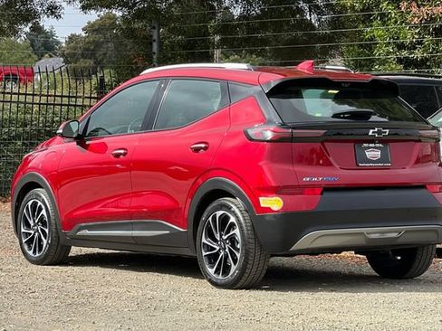 Used 2022 Chevrolet Bolt EUV Premier w/ Sun & Sound Package FWD image 8